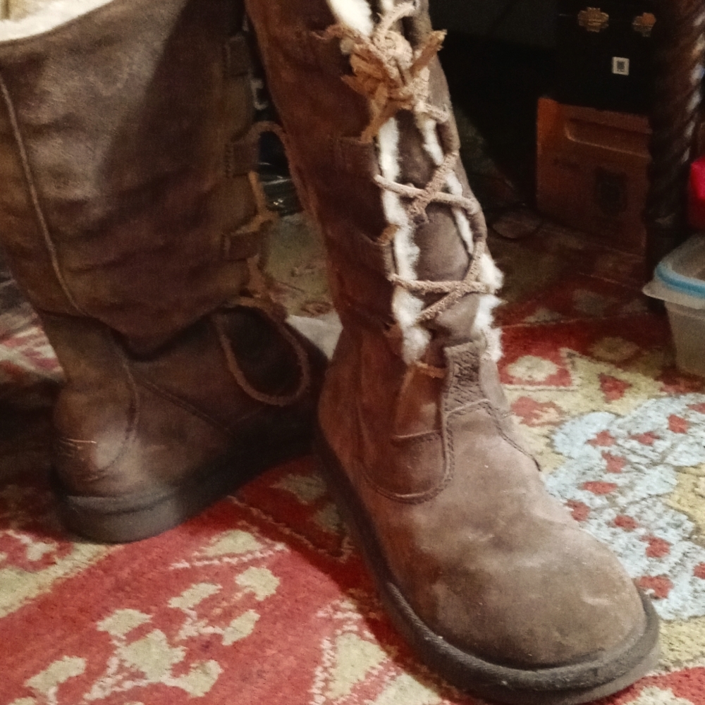 Ugg Tall Brown Sheepskin Snow Leather Boots Size 8